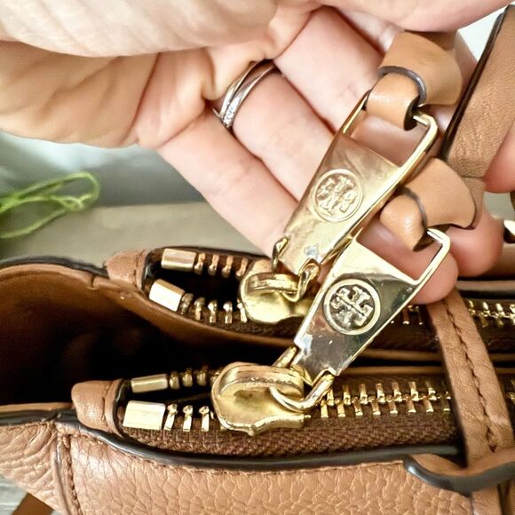 Tory Burch Robinson Pebbled Leather Square Tote in Tigers Eye (Tan) - EUC - Picture 9 of 11